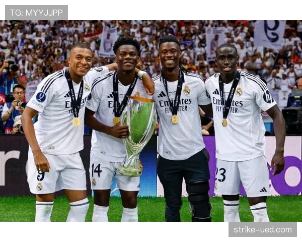 姆巴佩的防守参与度如何影响其战术角色定位？